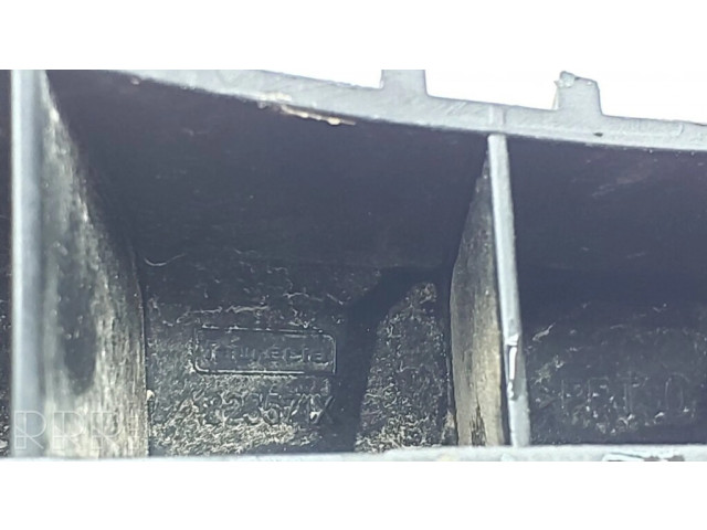 Задний держатель бампера