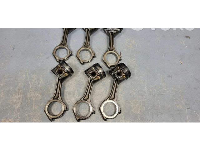 Píst 059J Audi A4 S4 B6 8E 8H