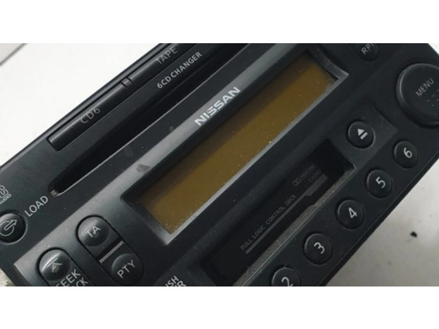 Радио/ проигрыватель CD/DVD / навигация