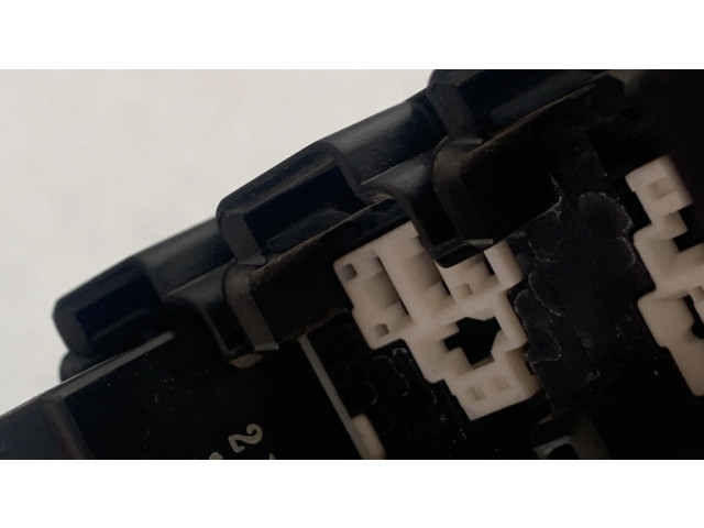 Блок предохранителей 1567001020 Subaru Outback