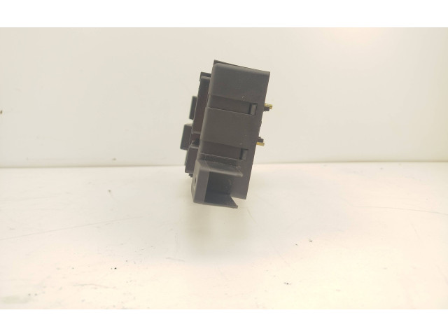 Блок предохранителей 8637841, 518717004   Volvo S80    