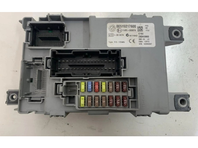 Блок предохранителей 00519217600 Opel Combo D