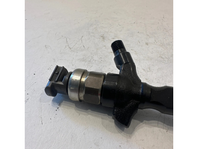 Vstřikovač 2367030320, 12M04023   Toyota Land Cruiser (J120)  pro naftový motor 3.0  