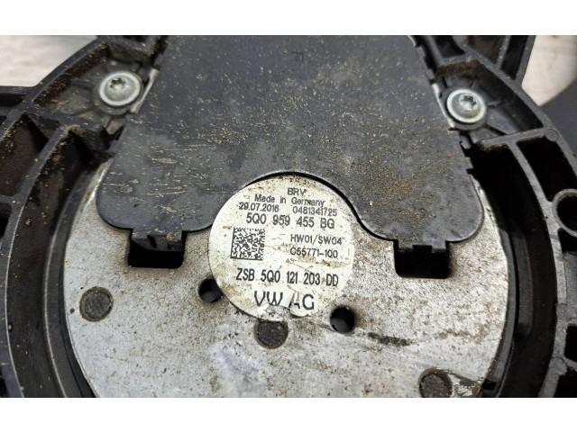 Вентилятор радиатора     5Q0121205    Volkswagen Golf VII 