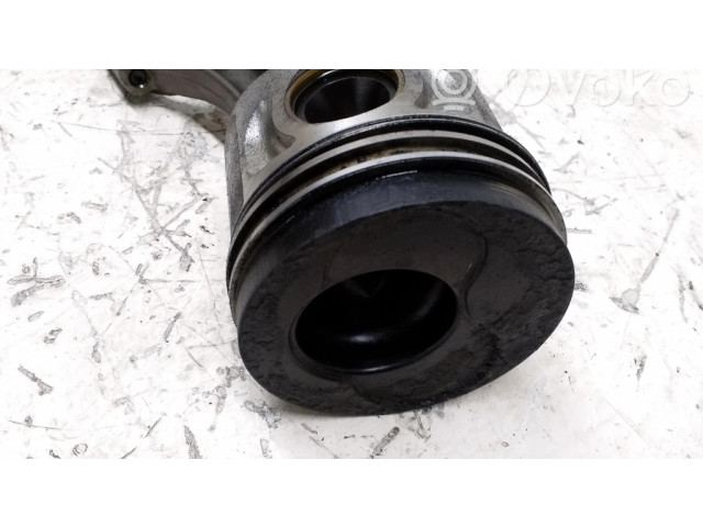  Поршень с шатуном    Ford Galaxy  