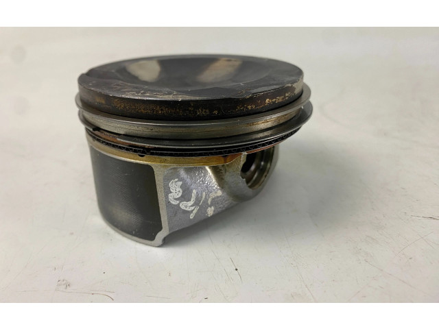  Поршень DNUE 06KBG, 82.435  Audi A3 S3 8V  