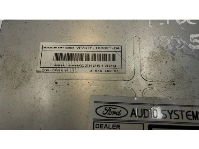 Радио/ проигрыватель CD/DVD / навигация