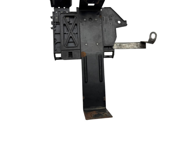 Блок предохранителей 1J0937506D   Audi A3 S3 8L    