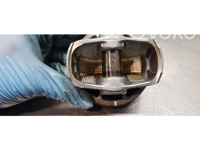 Píst 1310124050 Toyota Corolla E160 E170 M20A