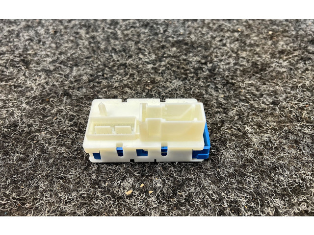 Блок предохранителей 8795477, 61358795477   BMW X3 G01    