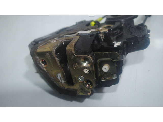 Zámek zadních dveří Toyota Avensis T250 2003