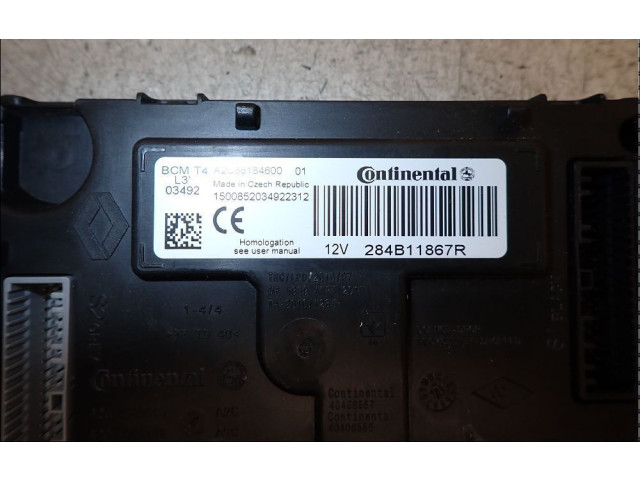 Блок предохранителей 243809584R Renault Clio IV