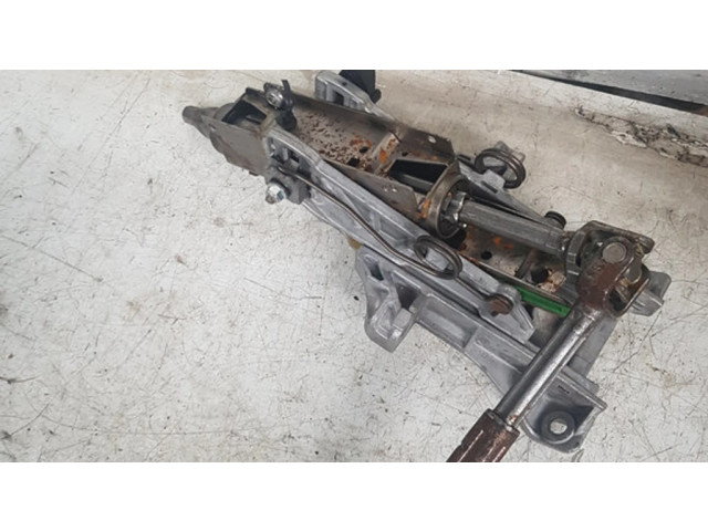 Крестовидная связь оси рулевого колеса