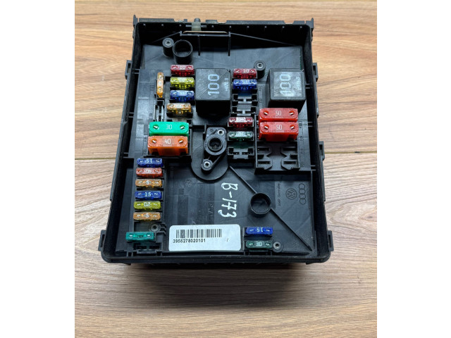 Pojistková skříňka 1K0937125C, 017183073 Volkswagen Golf VI 2009