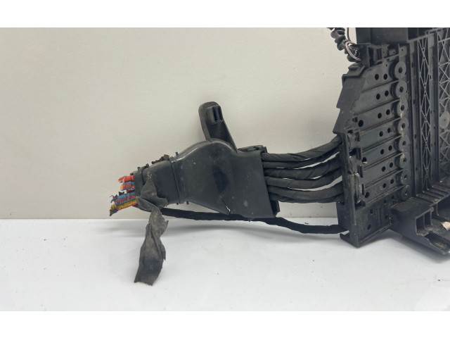 Блок предохранителей 30659192, 19228 Volvo V40