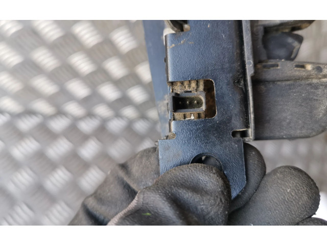 Zámek zadních dveří 2K0827506B Volkswagen Caddy 2007