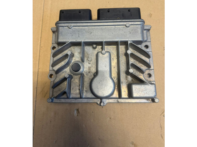 Блок управления двигателя 55581805   Opel Meriva B