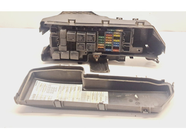 Блок предохранителей  9494210   Volvo V70    