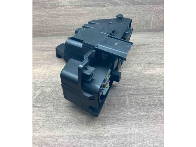 Блок предохранителей 30728132   Volvo XC90    