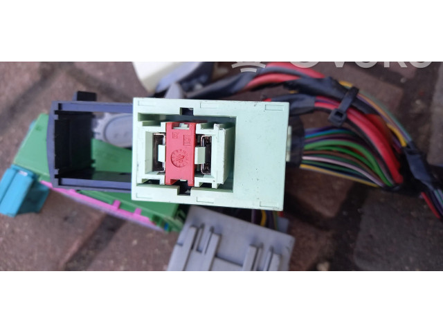 Pojistková skříňka Volvo V60 2011