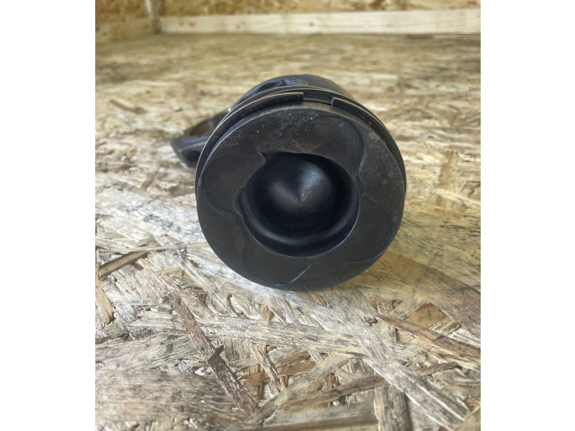 Píst M57TUE2 BMW 5 E60 E61 M57