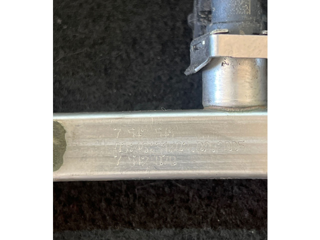 Топливная рампа 7542541, 7542070   BMW 3 E90 E91  