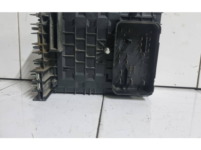 Блок предохранителей 1K0937125, 017183071   Volkswagen Jetta V    