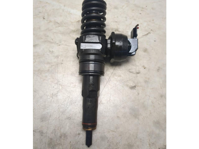 Форсунка 0414720215    Audi A3 S3 A3 Sportback 8P  CAYC 