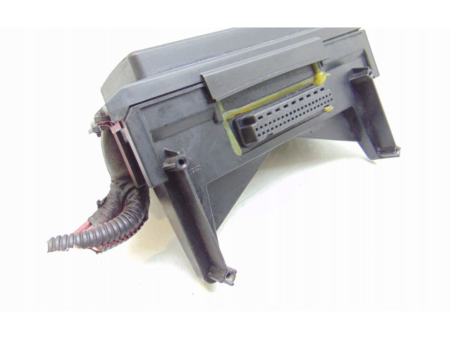 Блок предохранителей 04692114AC   Jeep Commander    