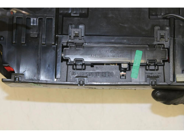 Pojistková skříňka Mercedes-Benz W169 2004