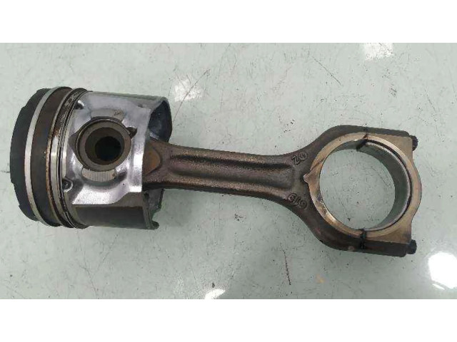 Píst Citroen C4 I 1.6