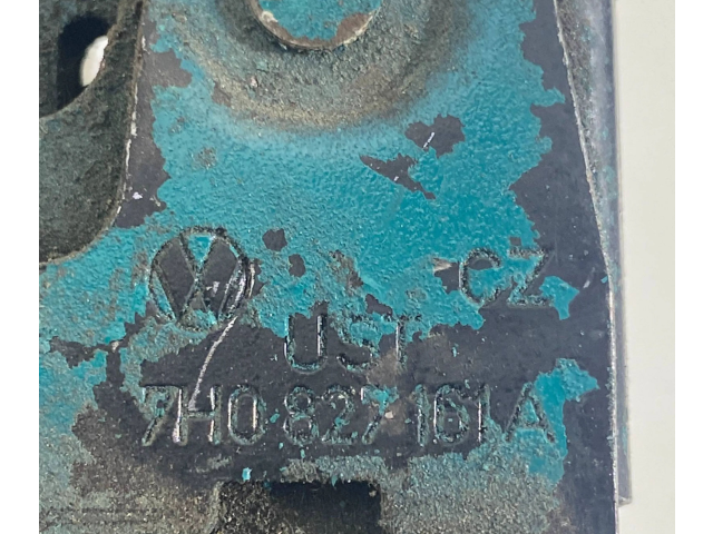 Zámek zadních dveří 7H0827161A Volkswagen Transporter - Caravelle T5 2007