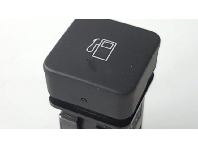 Включатель открытия топливного бака