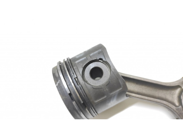 Píst BMW 5 E39 pro naftový motor 3.0 M57 M57/DP71/430/267T/2M