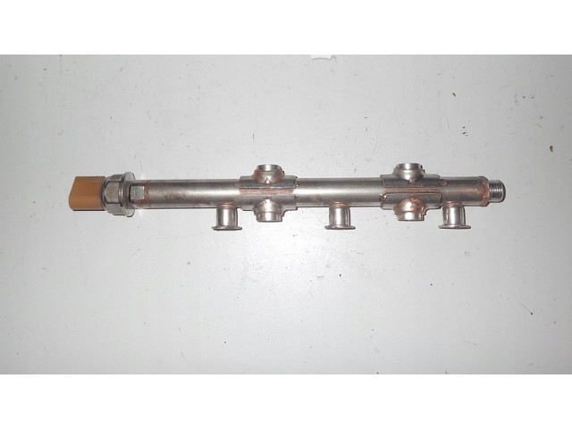 Топливная рампа 04C133320F Skoda Octavia Mk3 (5E)