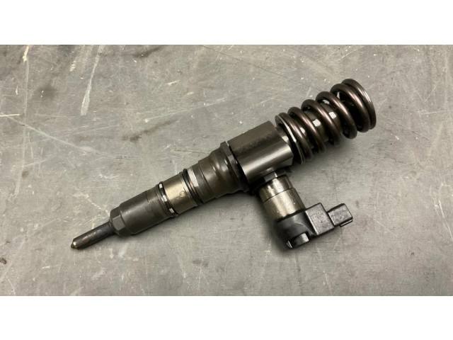 Форсунка 03G130073T    Volkswagen PASSAT B6 для дизельного двигателя  2