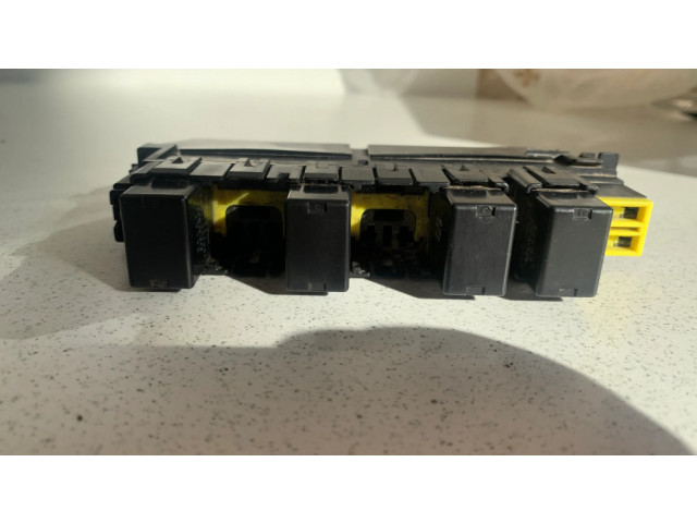 Блок предохранителей  1567001020   Subaru Outback    