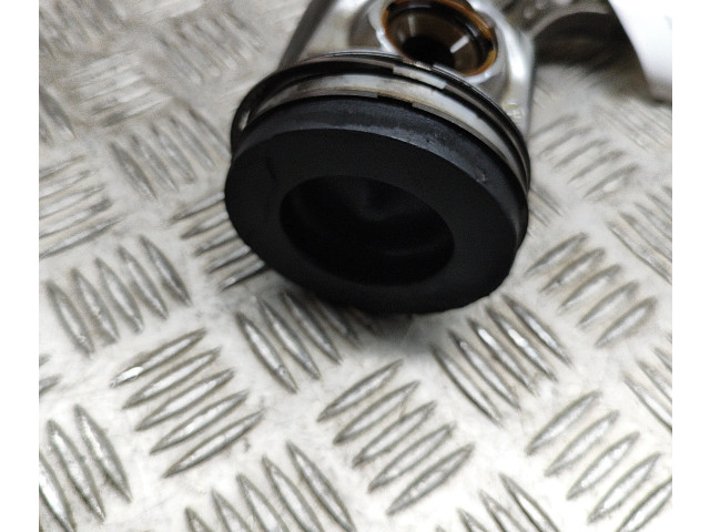  Поршень D 4204 T14 31375187, 31430898  Volvo V60  