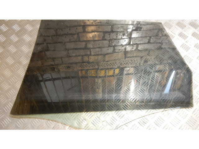 Основное стекло задних дверей