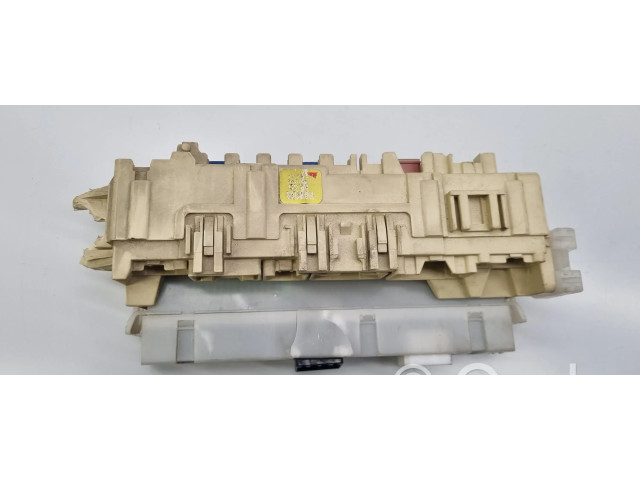 Pojistková skříňka GD7DD7L24A Mazda 626 1998