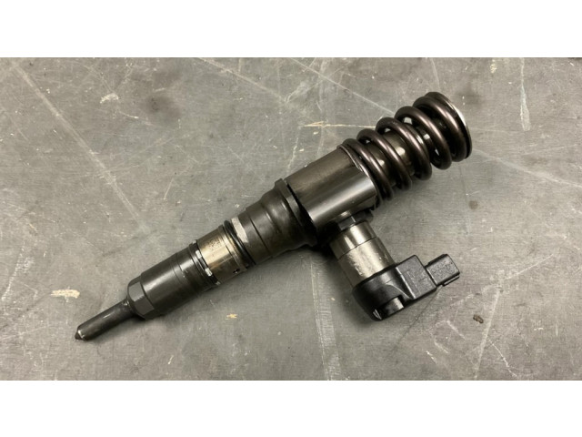 Форсунка 03G130073T    Volkswagen PASSAT B6 для дизельного двигателя  2