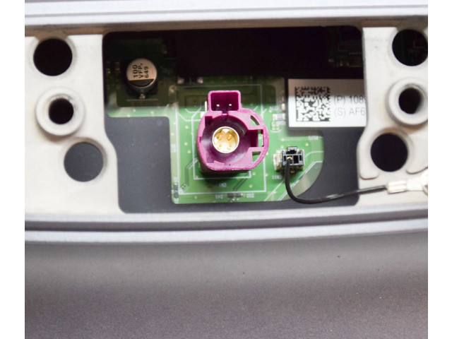 Дисплей 108954300H Tesla Model 3