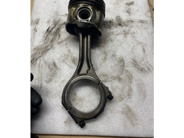 Píst 059AA   Audi A8 S8 D3 4E     