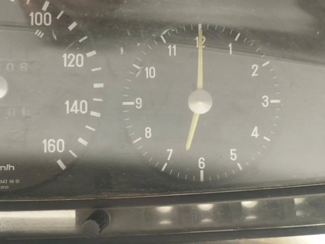 Панель приборов 0105425906, 1235425601   Mercedes-Benz 200 300 W123       