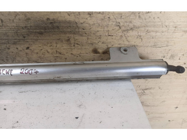 Топливная рампа 8658593   Volvo XC90  