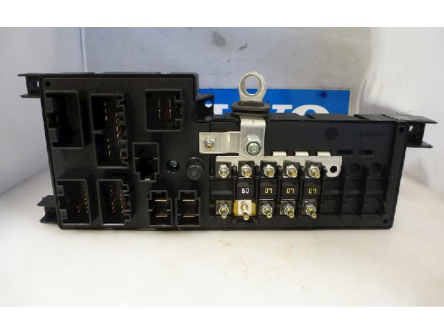 Блок предохранителей 8678449, 8678449 Volvo XC90