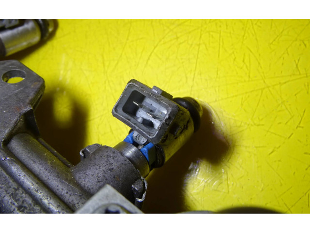 Топливная рампа 036133319B   Volkswagen Golf IV  