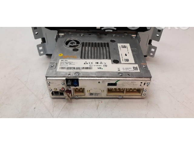 Радио/ проигрыватель CD/DVD / навигация