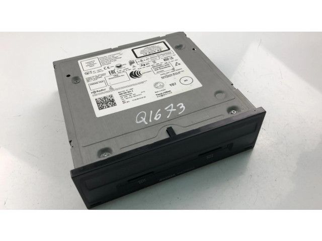 Радио/ проигрыватель CD/DVD / навигация