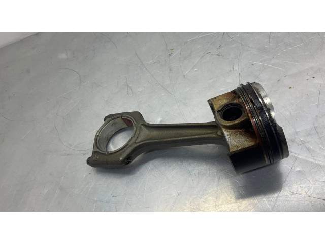 Píst 9468869, 8623418 BMW 5 G30 G31 pro benzínový motor 2.0